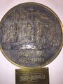 Медный медальон на стене Воскресенского собора, отлитый русскими Белыми организациями Буэнос-Айреса в честь 1000-летия Крещения Руси в 1988 году