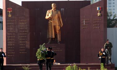 Памятник Маршалу Советского Союза Рокоссовскому на территории училища