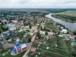 Мещовск с высоты птичьего полёта. Хорошо видна Благовещенская церковь