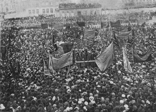 Митинг трудящихся Баку после установления в городе Советской власти (фото 1920 года)