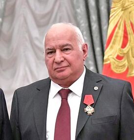 Михаил Давыдов на вручении ордена «За заслуги перед Отечеством» IV степени.jpg