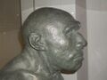 Неандерталец из грота Ла Ферраси (Франция) в профиль (Герасимов М. М.)