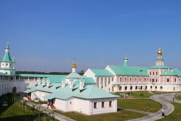 Церковь Трех Святителей Великих , Трапезные палаты, Рождественская церковь