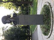 Памятник Анне Ахматовой в Киеве в Городском саду