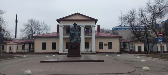 Памятник В. И. Далю в Луганске, на улице Даля, недалеко от дома-музея