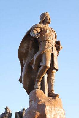 Памятник Джелал ад-Дину Мангуберди в Ургенче