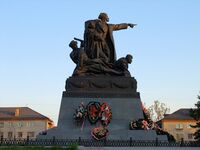 Памятник М. Г. Ефремову в Вязьме.