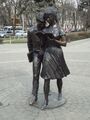 Памятник Шурику и Лиде на центральной аллее Краснодара