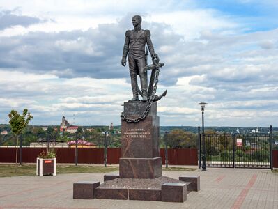Памятник адмиралу Д. Н. Сенявину, скульптор Михаил Переяславец