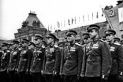 Парадный строй военнослужащих РККА (ВВС): офицерский состав в парадных мундирах.