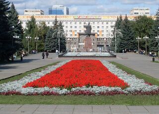 пл. Революции. Вид из центра на север. 2008 год