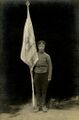 Поручик Гринцер с полковым знаменем 1915 г.