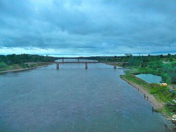 Река Волхов с железнодорожного моста в городе Волхов