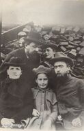 Семья Циолковских во время наводнения 1908 года