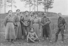 Офицеры Украинского Богдана Хмельницкого пехотного полка на позициях у города Скалат (сентябрь 1917 года).