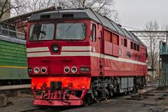 ТЭП70-0254 в малиновой окраске