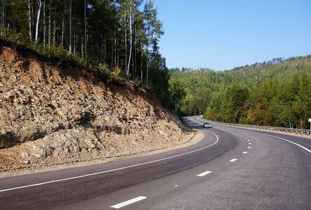 Спуск с перевала Мандрик к селу Старое Татаурово. Бурятия.