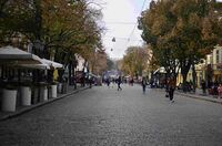 Улица Дерибасовская осенью.