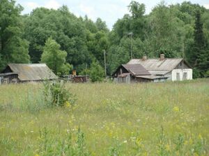 Один из 3-х жилых домов в нижней части села. Здесь живут Кянденские старожилы