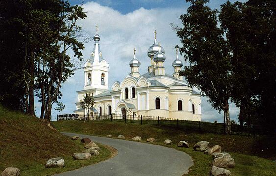 Церковь Успения Пресвятой Богородицы в Лезье-Сологубовке. 2004 год
