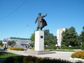 Уссурийск, вокзальная площадь, Ленин.jpg