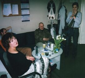 Сергей Фирсов в окружении участников группы Точка росы, начало 2000-х, питерское телевидение
