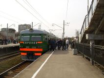 Электропоезд ЭР2-1290 «Карелия» у боковой платформы