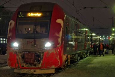 ЭС1-046 с включёнными буферными фонарями в Петрозаводске