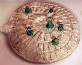 «Игра змеи» из раннединастического периода; ок. 3000 до н. э.