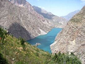 Вид на озеро Хазорчашма с юго-восточной стороны летом 2010 года