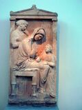 Надгробная стела. Мрамор, роспись. Национальный археологический музей, Афины