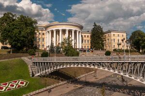 Вид на Октябрьский дворец