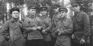 1942. July 22. Officers at the training ground. Leningrad Front.png