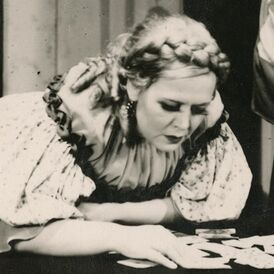 Эпп Кайду в роли Агафьи Тихоновны в пьесе Н. В. Гоголя «Женитьба», 1947 год