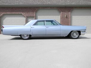 1963 Cadillac Sedan Four Window, хорошо видны гладкие округлые боковины кузова