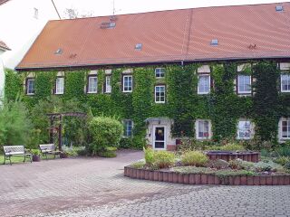 Дом Баха[de] в Кётене, вид со двора. В этом доме Бах и его семья жили в 1719—1723.