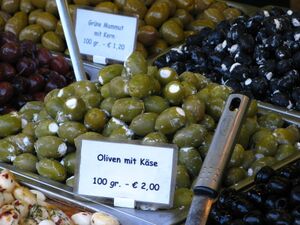 Оливки, начинённые сыром