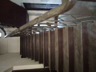 200-летняя деревянная лестница дворца помещиков Таджхат