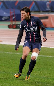 Линда Брезоник в форме «Пари Сен-Жермен» в матче против «Монпелье» 13 января 2013