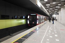 Электропоезд 81-775/776/777 «Москва-2020» прибывает на станцию