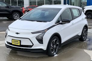 2022 Chevrolet Bolt EV (United States) front view.jpg