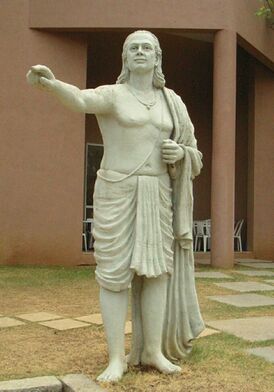 Статуя Ариабхаты. Индийский межуниверситетский центр астрономии и астрофизики (IUCAA)