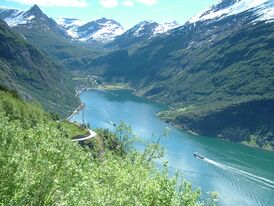 Вид на фьорд летом 2005 года