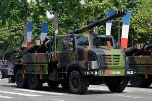 9th Light Armoured Marine Brigade Bastille Day 2013 Paris t114135.jpg