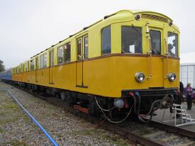 Электропоезд из вагонов типа А № 1 и № 1031 на территории депо кольца ВНИИЖТ в Щербинке