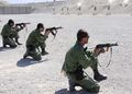 Группа бойцов Национальной полиции Афганистана ведёт учебную стрельбу в лагере Шуз в провинции Херат