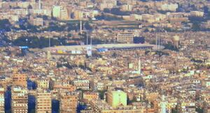 Вид на стадион на фоне города в 2007 году