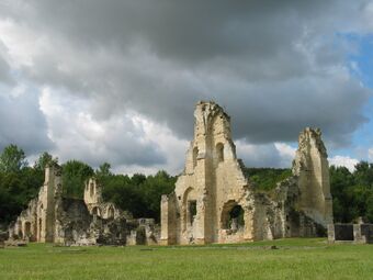Руины аббатства Воклер в деревне Буконвиль-Воклер