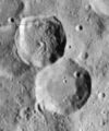 Снимок зонда Lunar Orbiter - IV. Слева кратер Ас-Суфи, справа кратер Ибн Эзра.