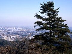 Вид на Токио с горы Такао-сан